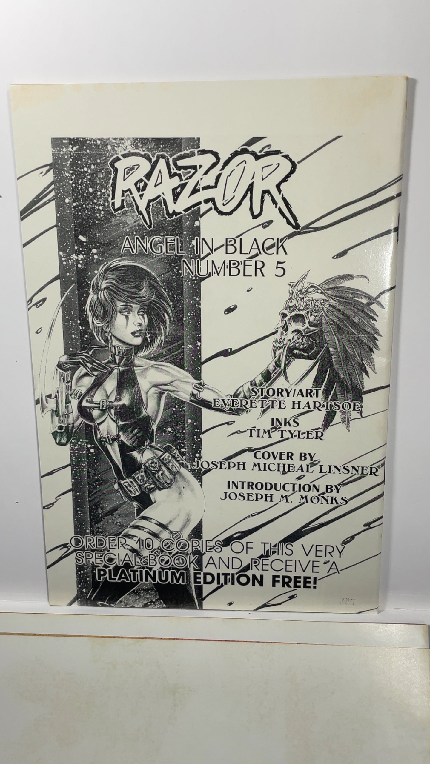 Razor #4 London Night Studios Comic 1:10 Variant with Poster — photo 2