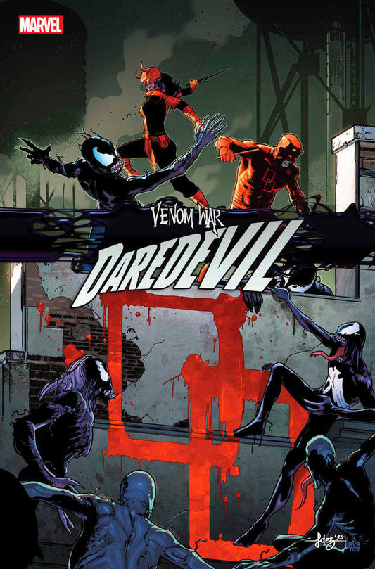 Comic book cover for "Venom War: Daredevil" featuring Daredevil and Elektra battling Venom symbiotes.
